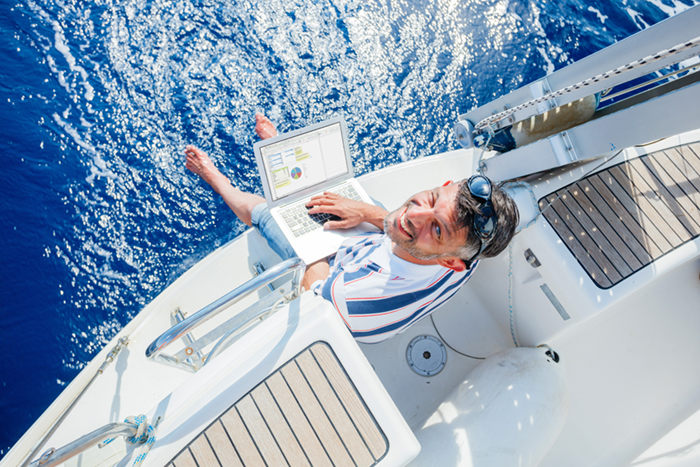 what is a yacht charter broker