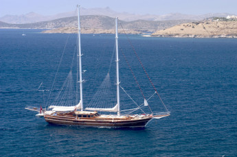 Yacht Queen of Karia