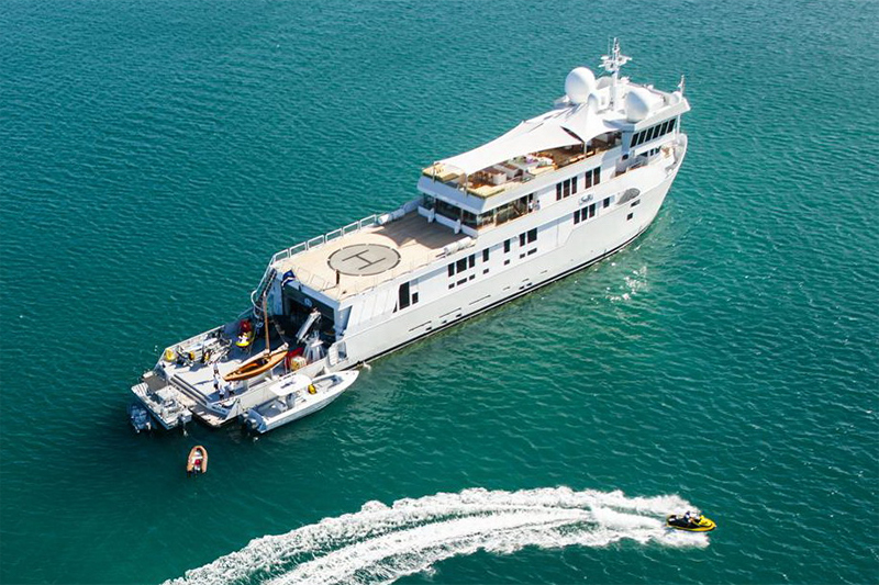 Yacht Suri
